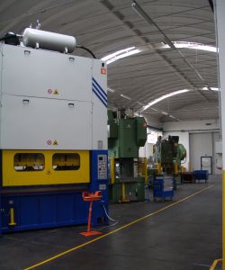 Presse automatiche per stampaggio a freddo di lamiere